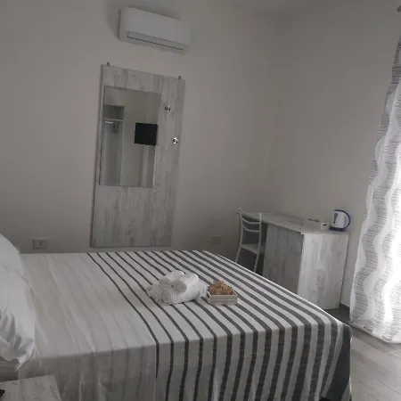 Domus Piedigrotta Bed & Breakfast *