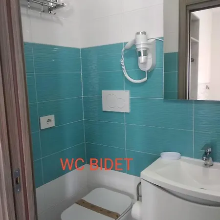 Domus Piedigrotta B&B 피조