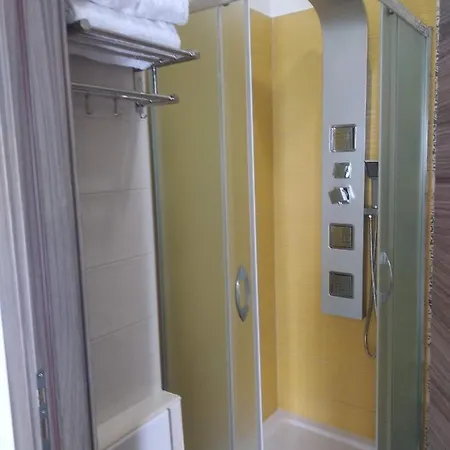 Domus Piedigrotta Bed & Breakfast *