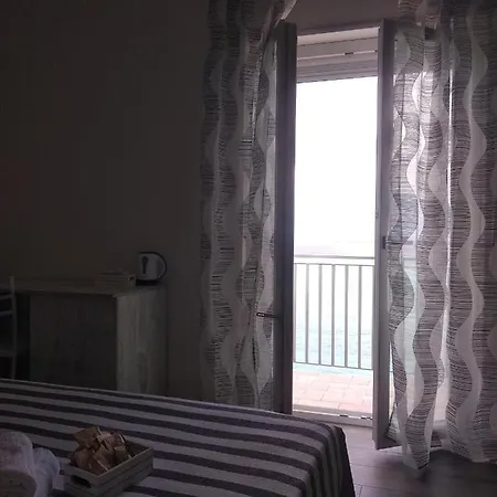 Domus Piedigrotta Bed & Breakfast