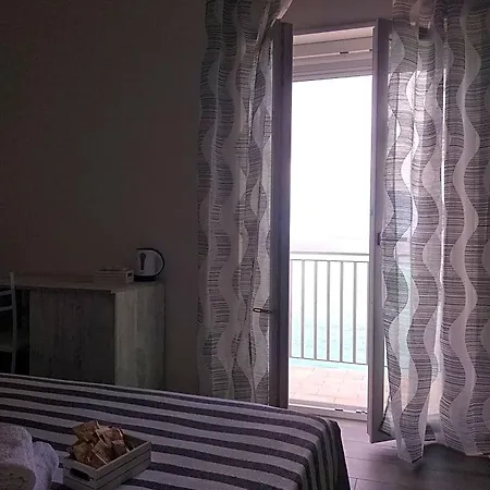 Domus Piedigrotta Bed & Breakfast 4*