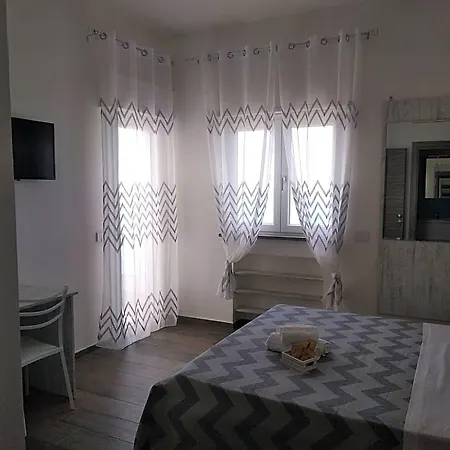 Domus Piedigrotta Bed & Breakfast 4*