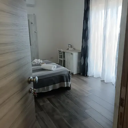 Domus Piedigrotta B&B 피조